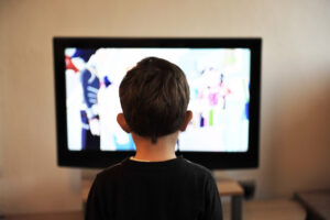 子供の動画鑑賞に関して注意事項とスクールの方針